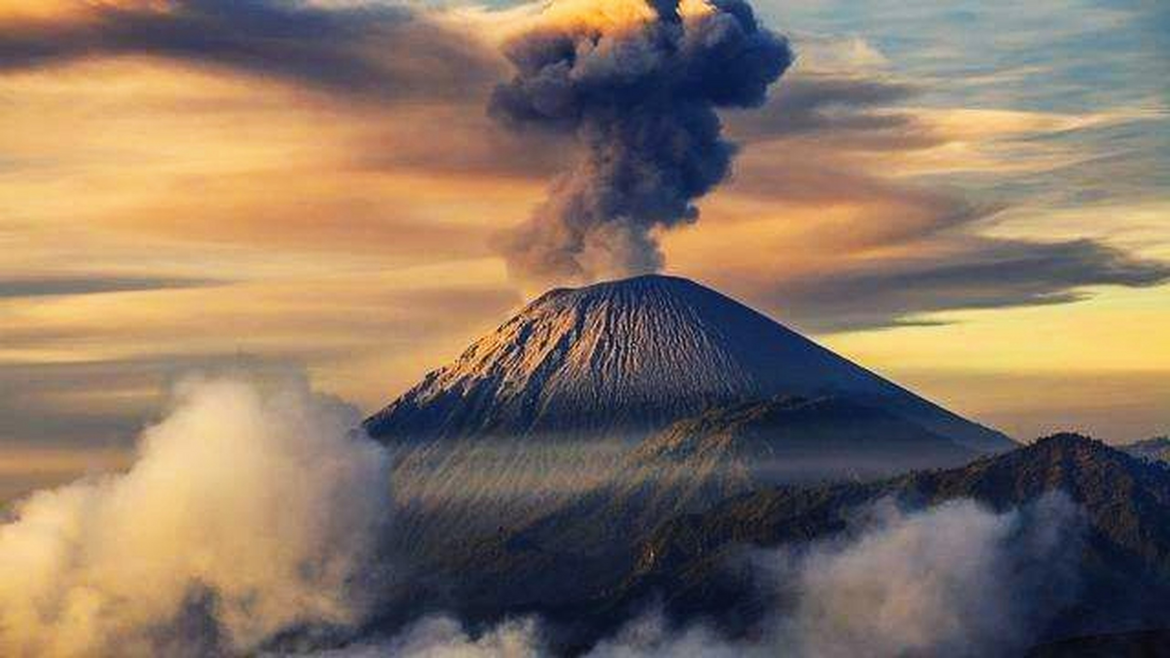 日本火山噴發(fā)最新消息,日本火山噴發(fā)最新消息，影響與應(yīng)對策略